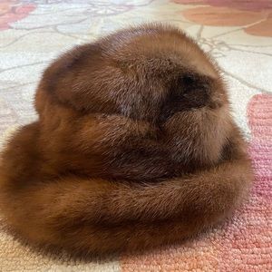 Fur hat no size tags